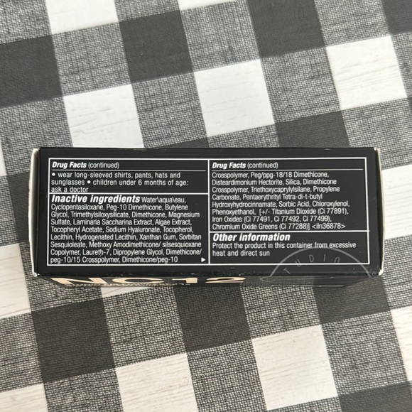 MAC Cosmetics NC12 Studio Fix Fluid SPF 15 Foundation - Picture 7 of 9